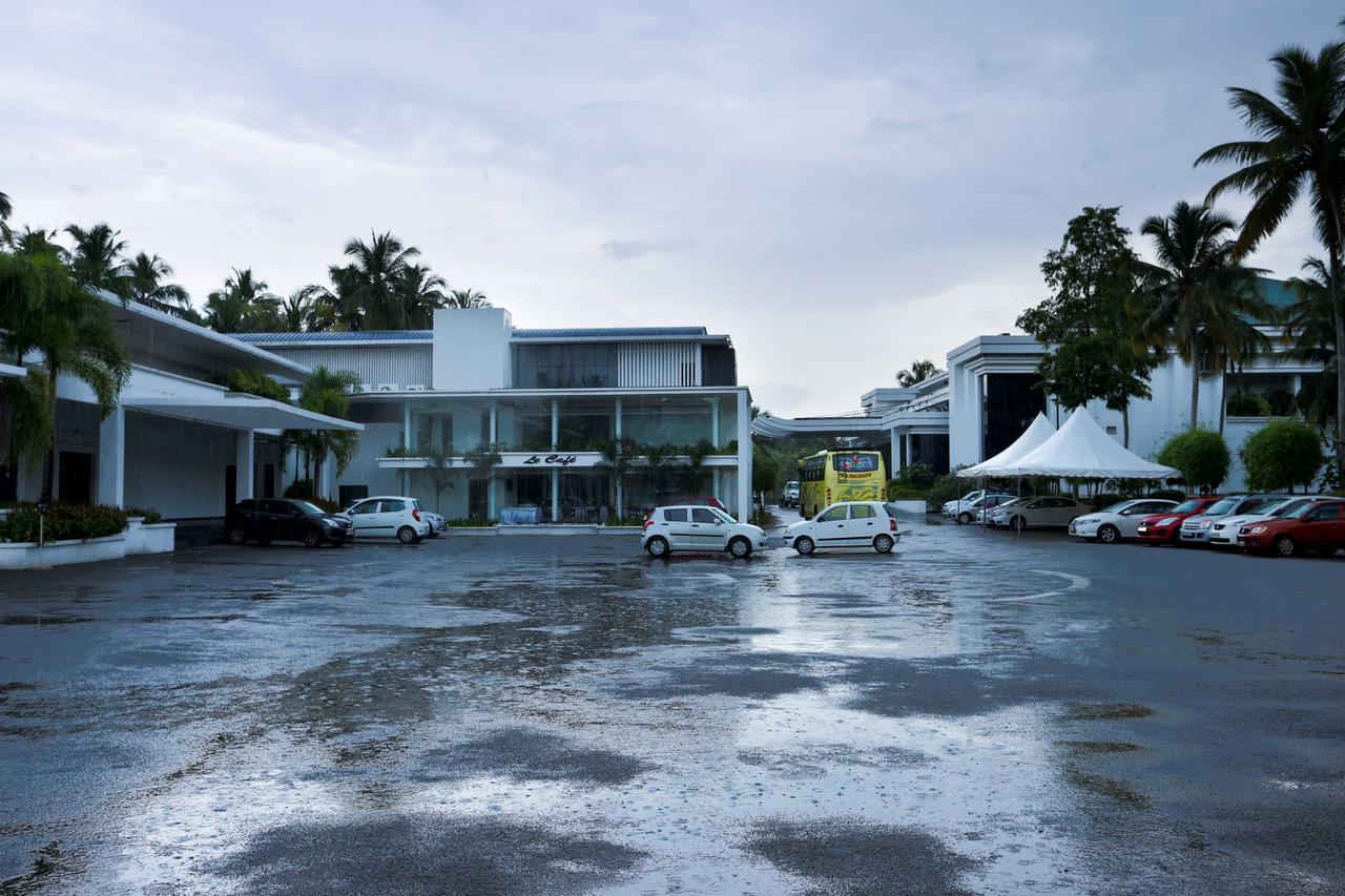 Treebo Trend Al Saj Convention Centre Kazhakuttam Exterior foto